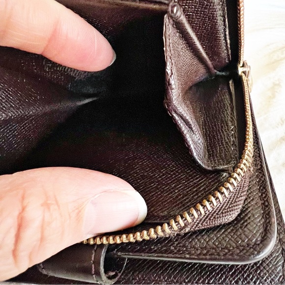 LOUIS VUITTON ~ Vintage Damier Ebene Compact Wallet ~ August 2000 - Picture 10 of 17